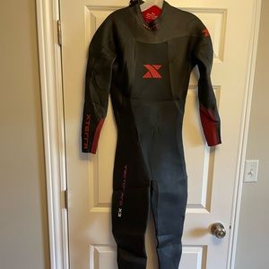 Xterra Men’s Medium Large full length long sleeved wetsuit.